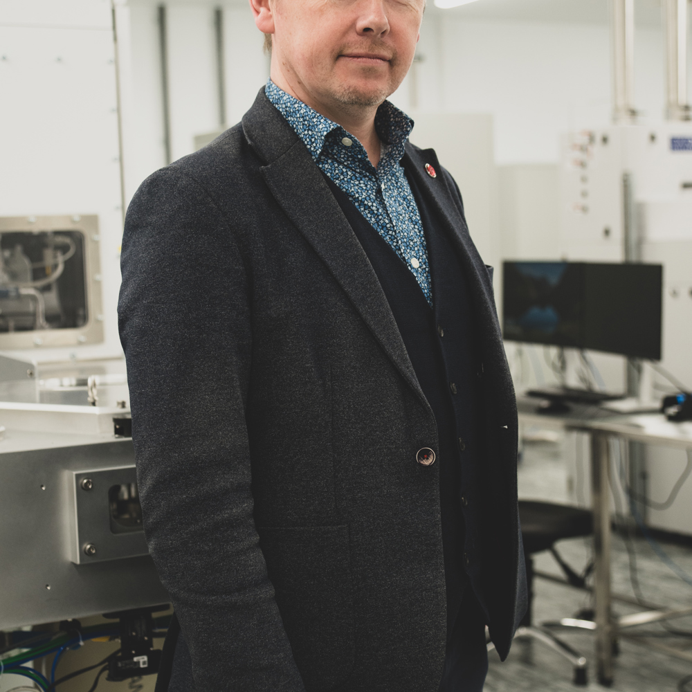 1 Dr Simon Thomas Freng 