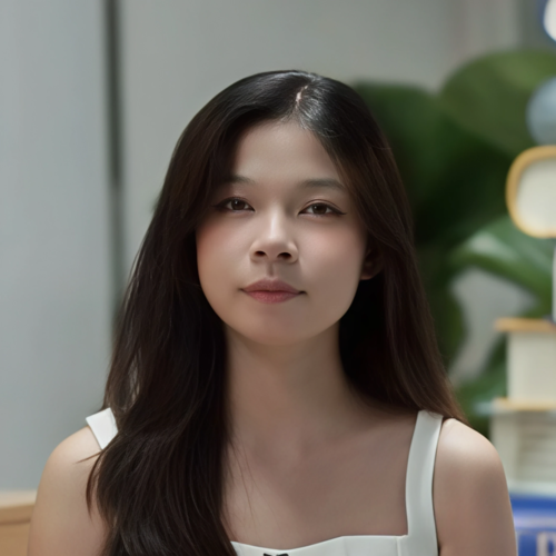 Headshot of Muoi La.