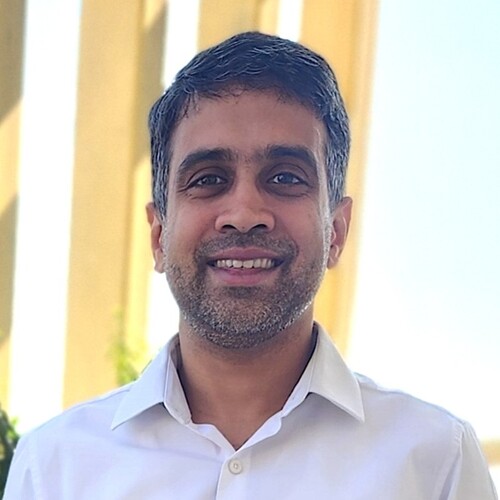 Headshot of Vardhan Phadnis.