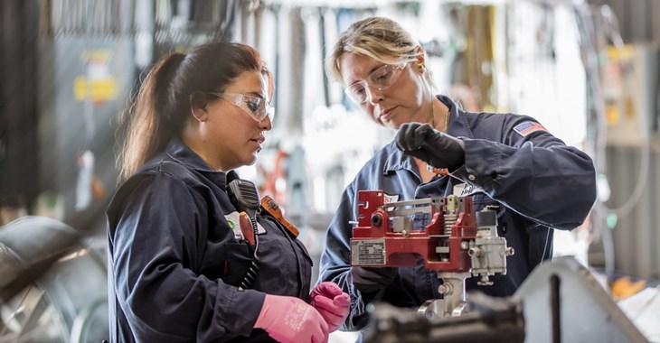 Women refinery engineering technicians