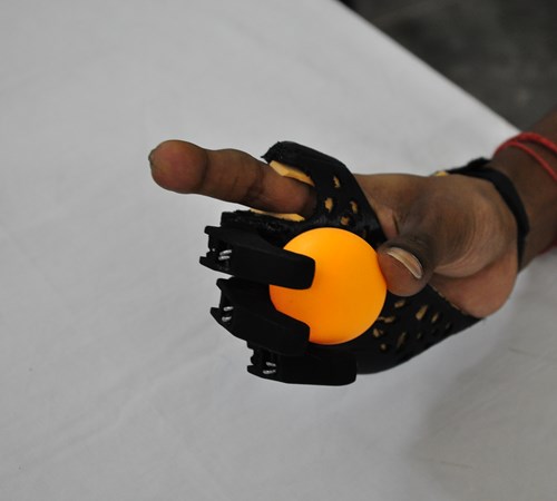 Low-cost hand prostheses 