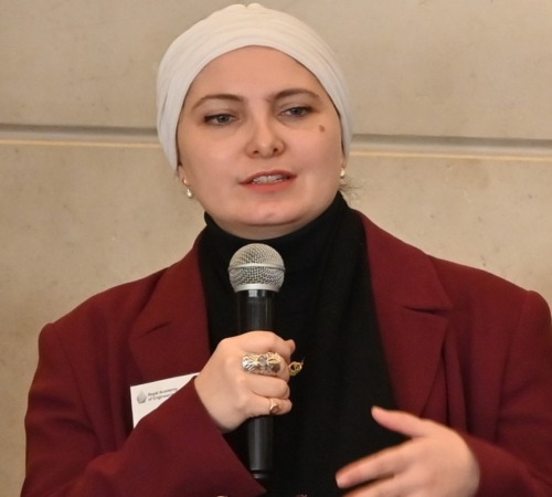 Shada El-Sharif presenting
