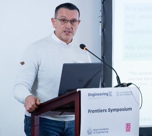 Dr Pedro Pablo Cardoso Castro presenting